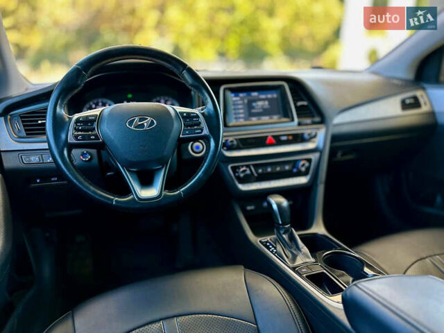 Чорний Хендай Соната, об'ємом двигуна 2.4 л та пробігом 173 тис. км за 11899 $, фото 10 на Automoto.ua