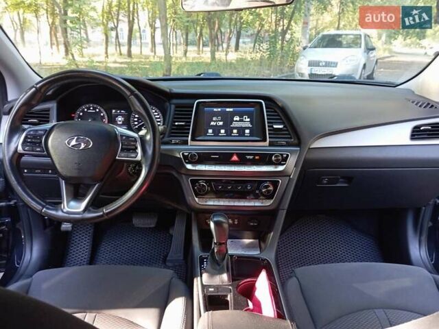 Чорний Хендай Соната, об'ємом двигуна 2.36 л та пробігом 103 тис. км за 12100 $, фото 5 на Automoto.ua
