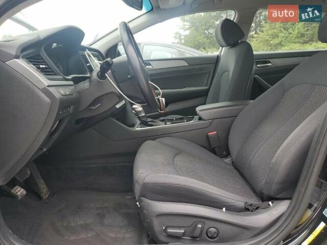 Хендай Соната 2017 у Тернополі на Automoto.ua Чорний Хендай Соната, об'ємом двигуна 2.4 л та пробігом 126 тис. км за 2300 $, фото 7 на Automoto.ua