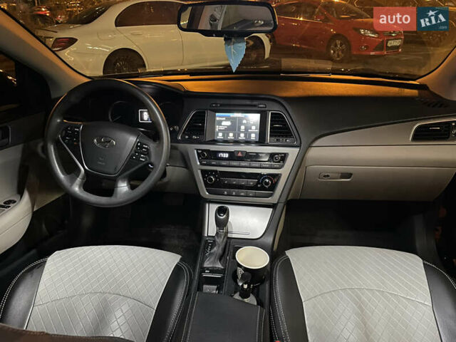Черный Хендай Соната, объемом двигателя 2.36 л и пробегом 132 тыс. км за 12500 $, фото 26 на Automoto.ua