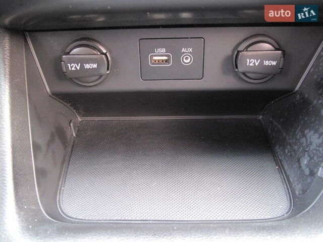 Чорний Хендай Соната, об'ємом двигуна 2 л та пробігом 370 тис. км за 13300 $, фото 74 на Automoto.ua