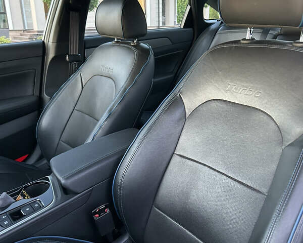 Чорний Хендай Соната, об'ємом двигуна 2 л та пробігом 102 тис. км за 14800 $, фото 12 на Automoto.ua