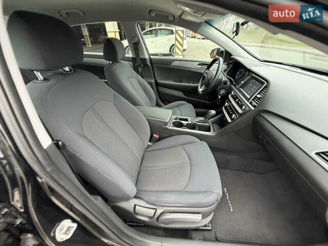Чорний Хендай Соната, об'ємом двигуна 2.36 л та пробігом 104 тис. км за 12999 $, фото 31 на Automoto.ua
