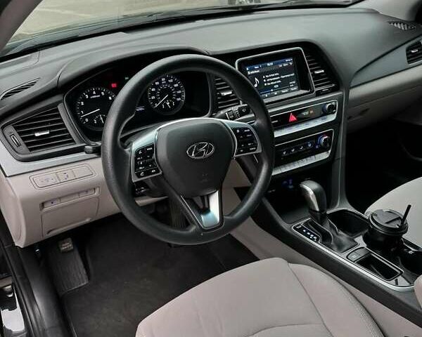 Черный Хендай Соната, объемом двигателя 2.36 л и пробегом 185 тыс. км за 12300 $, фото 8 на Automoto.ua