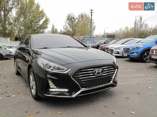 Чорний Хендай Соната, об'ємом двигуна 2 л та пробігом 396 тис. км за 14500 $, фото 1 на Automoto.ua