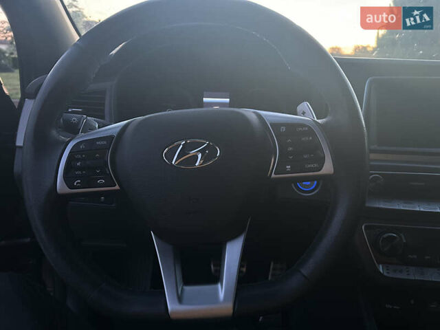 Чорний Хендай Соната, об'ємом двигуна 2 л та пробігом 102 тис. км за 14800 $, фото 3 на Automoto.ua