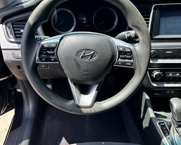 Чорний Хендай Соната, об'ємом двигуна 2.4 л та пробігом 154 тис. км за 11500 $, фото 5 на Automoto.ua