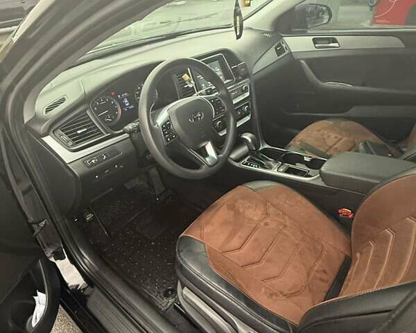 Черный Хендай Соната, объемом двигателя 2.36 л и пробегом 81 тыс. км за 12600 $, фото 12 на Automoto.ua