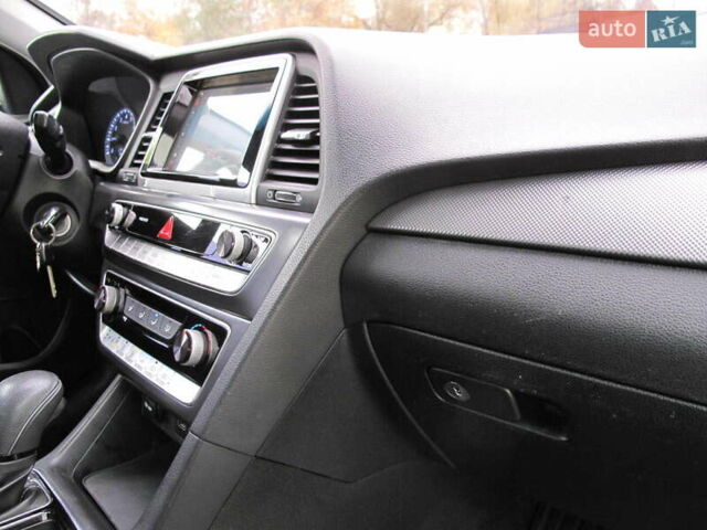 Чорний Хендай Соната, об'ємом двигуна 2 л та пробігом 396 тис. км за 14500 $, фото 61 на Automoto.ua