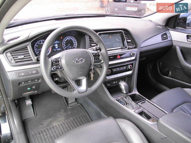 Чорний Хендай Соната, об'ємом двигуна 2 л та пробігом 396 тис. км за 14500 $, фото 21 на Automoto.ua