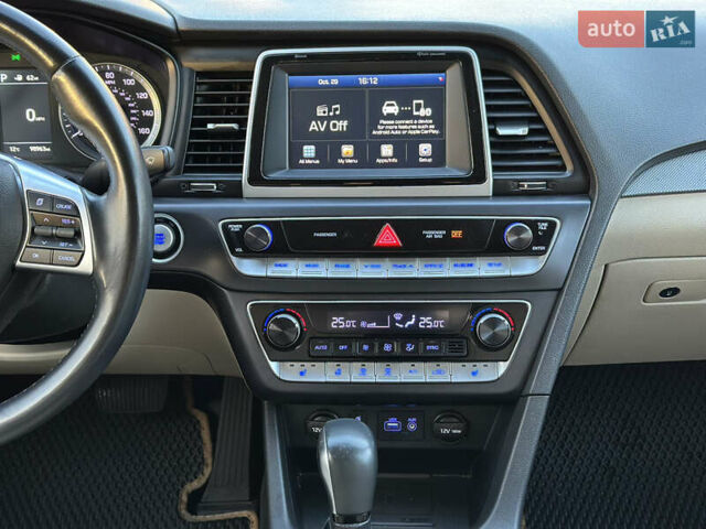 Черный Хендай Соната, объемом двигателя 2.4 л и пробегом 140 тыс. км за 13600 $, фото 21 на Automoto.ua