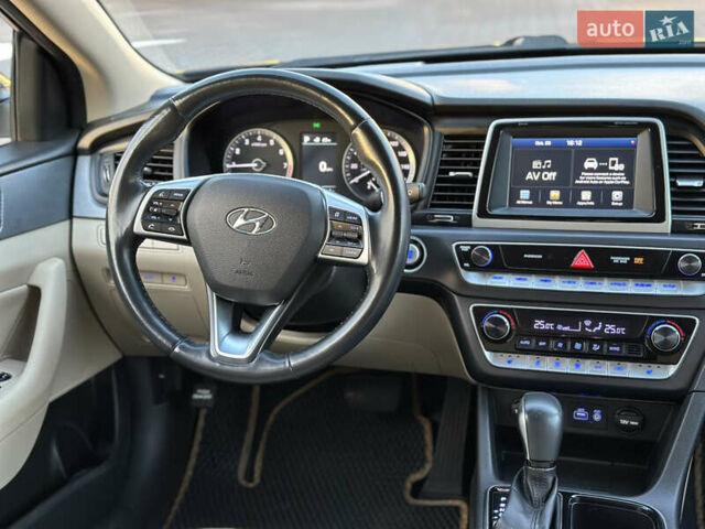 Черный Хендай Соната, объемом двигателя 2.4 л и пробегом 140 тыс. км за 13600 $, фото 26 на Automoto.ua