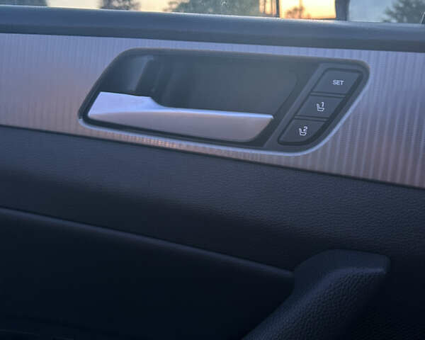 Чорний Хендай Соната, об'ємом двигуна 2 л та пробігом 102 тис. км за 14800 $, фото 2 на Automoto.ua