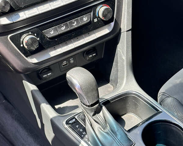 Чорний Хендай Соната, об'ємом двигуна 2.4 л та пробігом 154 тис. км за 11500 $, фото 6 на Automoto.ua