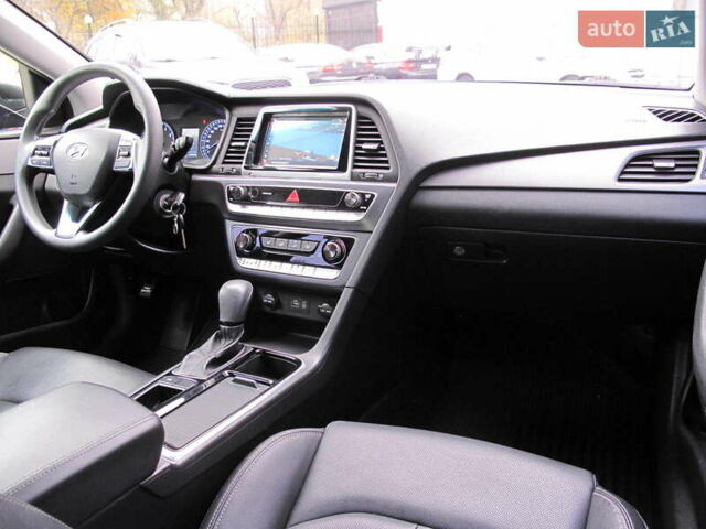 Чорний Хендай Соната, об'ємом двигуна 2 л та пробігом 396 тис. км за 14500 $, фото 66 на Automoto.ua