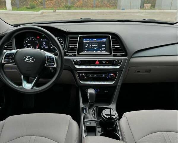 Черный Хендай Соната, объемом двигателя 2.36 л и пробегом 185 тыс. км за 12300 $, фото 9 на Automoto.ua