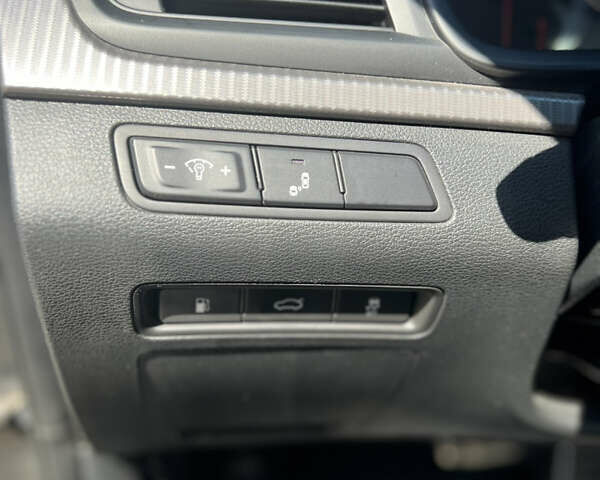 Чорний Хендай Соната, об'ємом двигуна 2.36 л та пробігом 137 тис. км за 14000 $, фото 17 на Automoto.ua