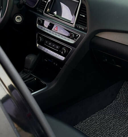 Черный Хендай Соната, объемом двигателя 2 л и пробегом 171 тыс. км за 12650 $, фото 9 на Automoto.ua