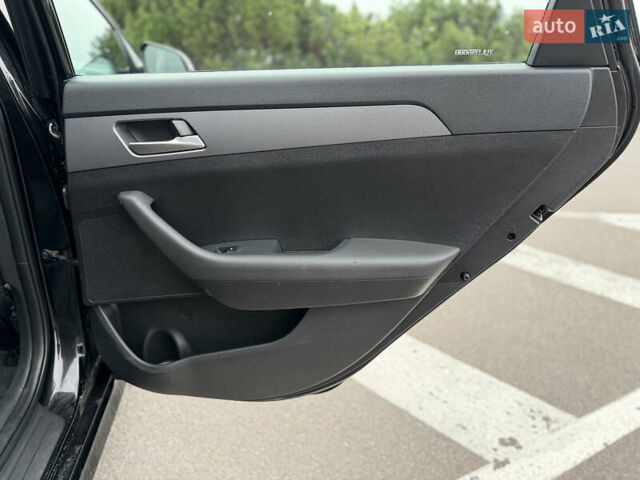 Чорний Хендай Соната, об'ємом двигуна 2.36 л та пробігом 104 тис. км за 12999 $, фото 24 на Automoto.ua