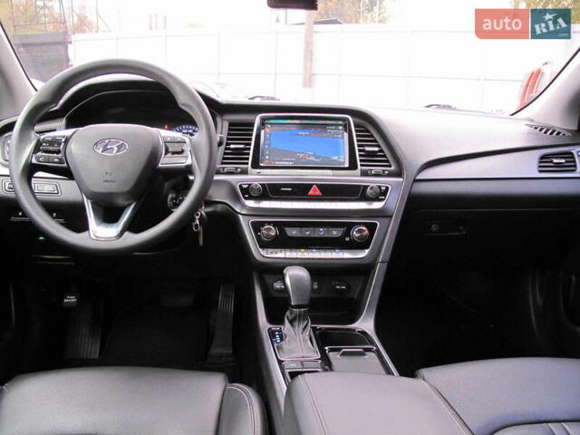 Чорний Хендай Соната, об'ємом двигуна 2 л та пробігом 396 тис. км за 14500 $, фото 51 на Automoto.ua