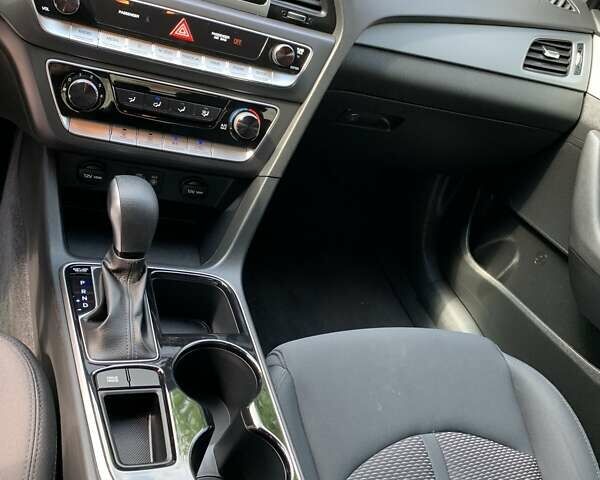 Чорний Хендай Соната, об'ємом двигуна 2.4 л та пробігом 90 тис. км за 15500 $, фото 10 на Automoto.ua
