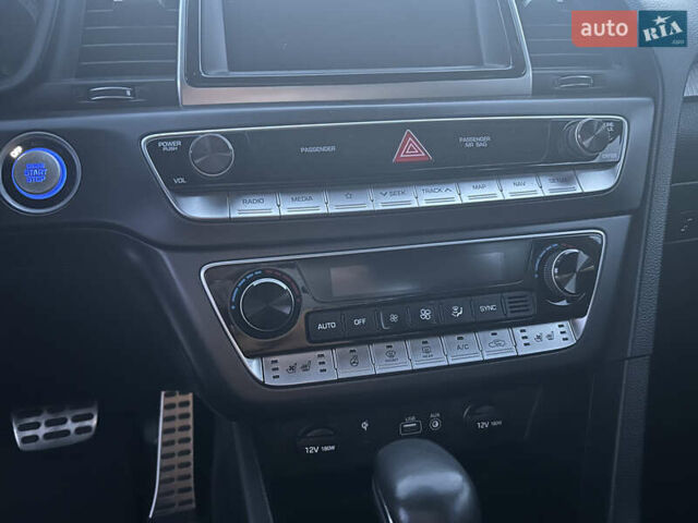 Чорний Хендай Соната, об'ємом двигуна 2 л та пробігом 102 тис. км за 14800 $, фото 4 на Automoto.ua