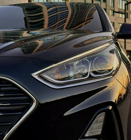 Черный Хендай Соната, объемом двигателя 2 л и пробегом 171 тыс. км за 12650 $, фото 6 на Automoto.ua