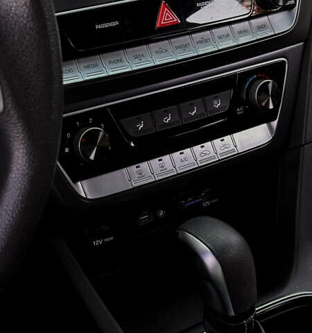 Черный Хендай Соната, объемом двигателя 2 л и пробегом 171 тыс. км за 12650 $, фото 15 на Automoto.ua