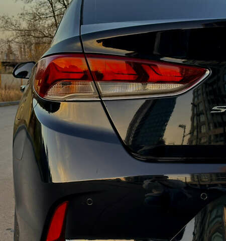 Черный Хендай Соната, объемом двигателя 2 л и пробегом 171 тыс. км за 12650 $, фото 7 на Automoto.ua