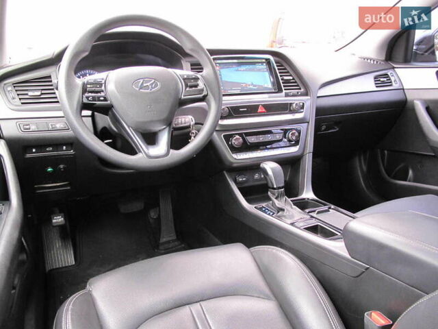 Чорний Хендай Соната, об'ємом двигуна 2 л та пробігом 396 тис. км за 14500 $, фото 50 на Automoto.ua