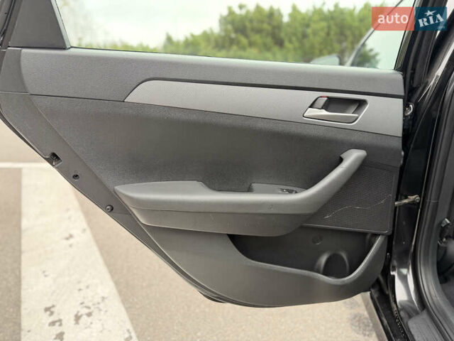 Чорний Хендай Соната, об'ємом двигуна 2.36 л та пробігом 104 тис. км за 12999 $, фото 20 на Automoto.ua