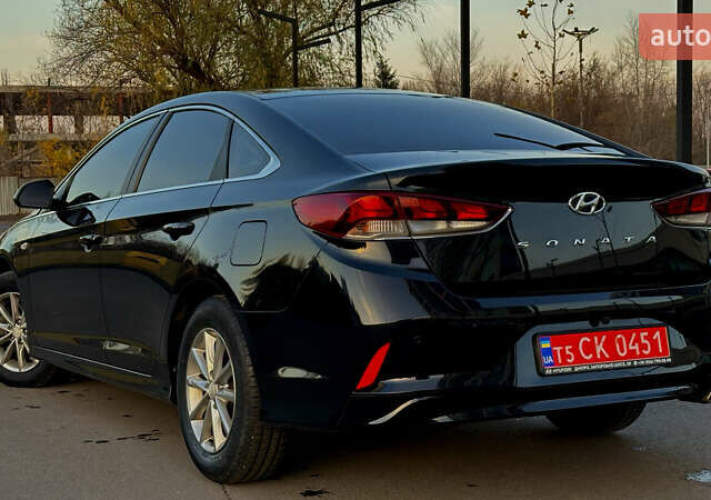 Черный Хендай Соната, объемом двигателя 2 л и пробегом 171 тыс. км за 12650 $, фото 3 на Automoto.ua