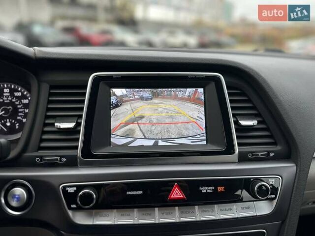 Чорний Хендай Соната, об'ємом двигуна 2 л та пробігом 45 тис. км за 19999 $, фото 13 на Automoto.ua