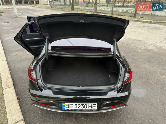 Черный Хендай Соната, объемом двигателя 2 л и пробегом 164 тыс. км за 20000 $, фото 16 на Automoto.ua