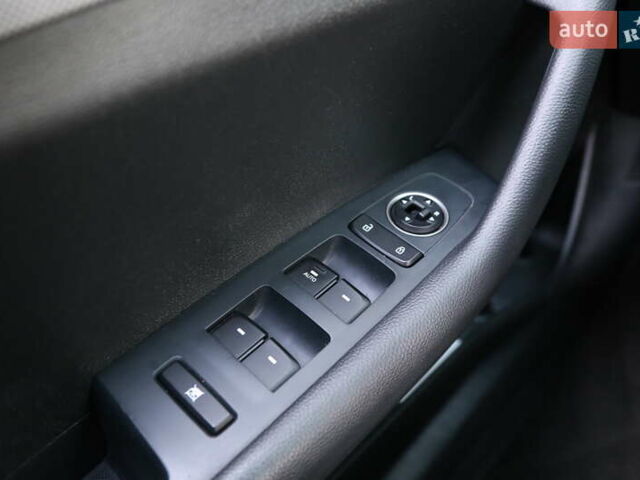 Чорний Хендай Соната, об'ємом двигуна 2.36 л та пробігом 77 тис. км за 13900 $, фото 24 на Automoto.ua