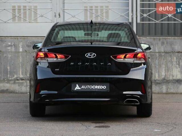 Чорний Хендай Соната, об'ємом двигуна 2.36 л та пробігом 77 тис. км за 13900 $, фото 5 на Automoto.ua