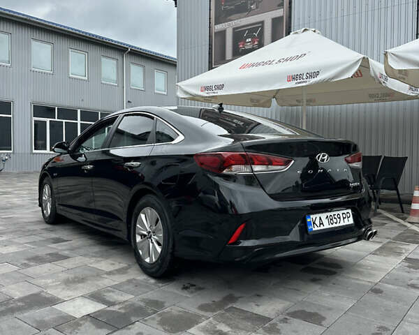 Чорний Хендай Соната, об'ємом двигуна 2 л та пробігом 100 тис. км за 15900 $, фото 2 на Automoto.ua