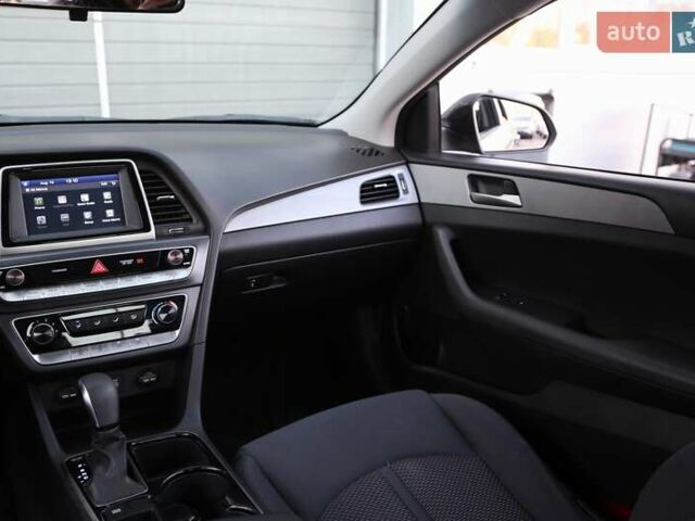 Чорний Хендай Соната, об'ємом двигуна 2.36 л та пробігом 77 тис. км за 13900 $, фото 14 на Automoto.ua