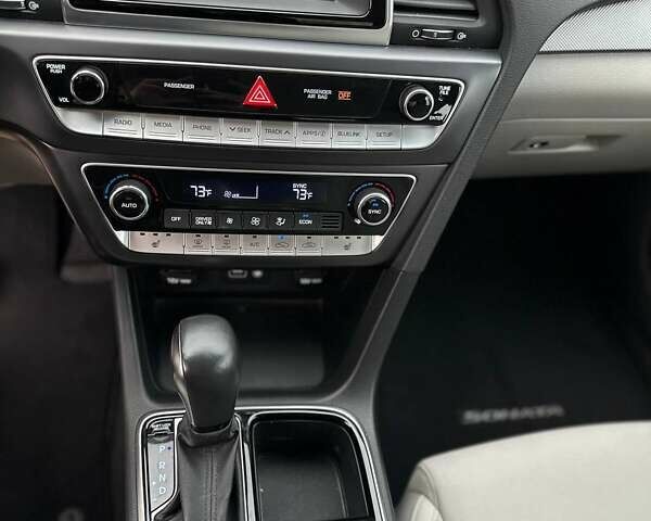 Чорний Хендай Соната, об'ємом двигуна 2 л та пробігом 45 тис. км за 19999 $, фото 14 на Automoto.ua