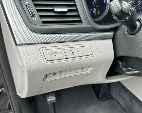 Чорний Хендай Соната, об'ємом двигуна 2 л та пробігом 100 тис. км за 15900 $, фото 9 на Automoto.ua