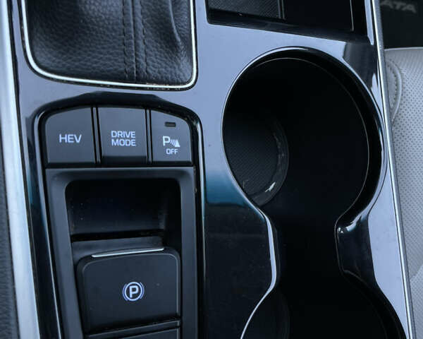 Чорний Хендай Соната, об'ємом двигуна 2 л та пробігом 98 тис. км за 19000 $, фото 23 на Automoto.ua