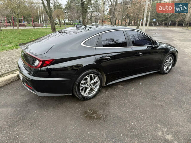 Черный Хендай Соната, объемом двигателя 2 л и пробегом 164 тыс. км за 20000 $, фото 5 на Automoto.ua