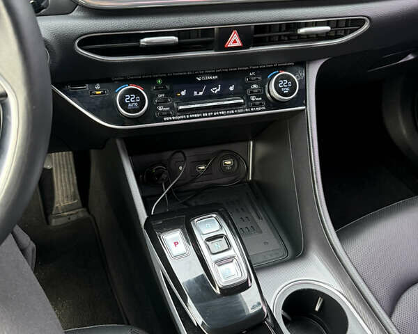 Черный Хендай Соната, объемом двигателя 2 л и пробегом 164 тыс. км за 20000 $, фото 18 на Automoto.ua