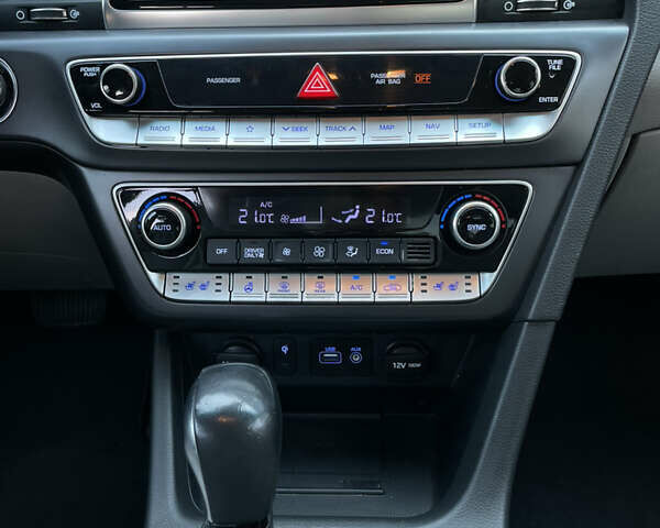 Чорний Хендай Соната, об'ємом двигуна 2 л та пробігом 98 тис. км за 19000 $, фото 29 на Automoto.ua