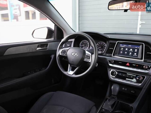 Чорний Хендай Соната, об'ємом двигуна 2.36 л та пробігом 77 тис. км за 13900 $, фото 12 на Automoto.ua