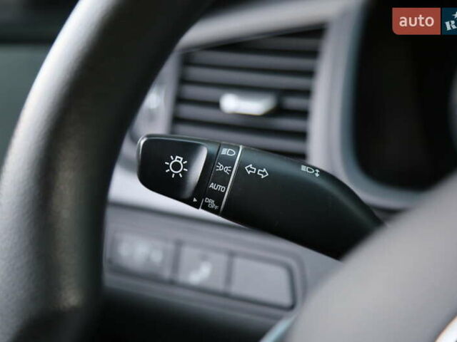 Чорний Хендай Соната, об'ємом двигуна 2.36 л та пробігом 77 тис. км за 13900 $, фото 23 на Automoto.ua