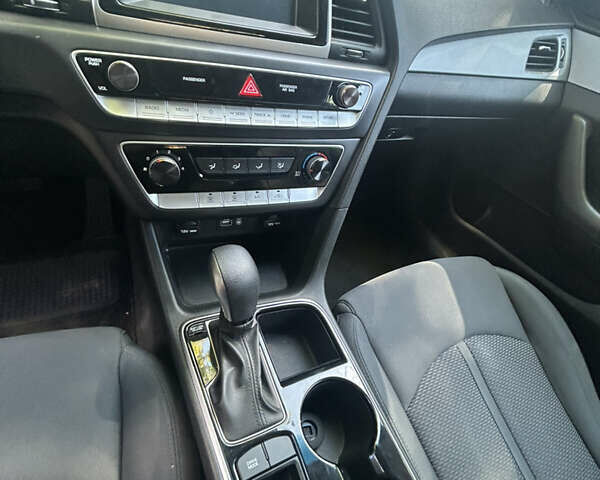 Чорний Хендай Соната, об'ємом двигуна 2.4 л та пробігом 77 тис. км за 13600 $, фото 9 на Automoto.ua