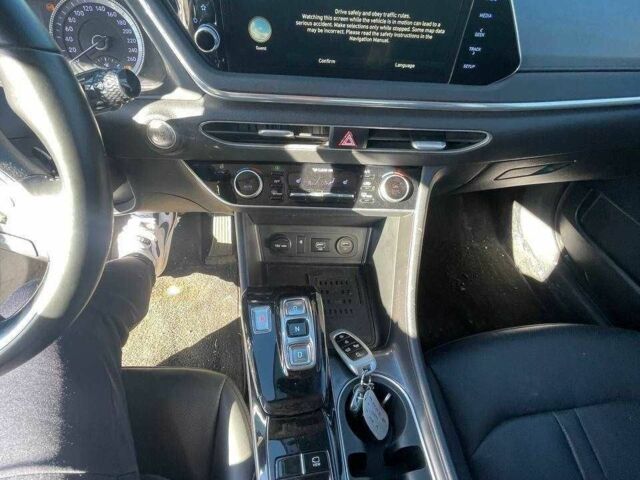 Черный Хендай Соната, объемом двигателя 2 л и пробегом 145 тыс. км за 15600 $, фото 4 на Automoto.ua