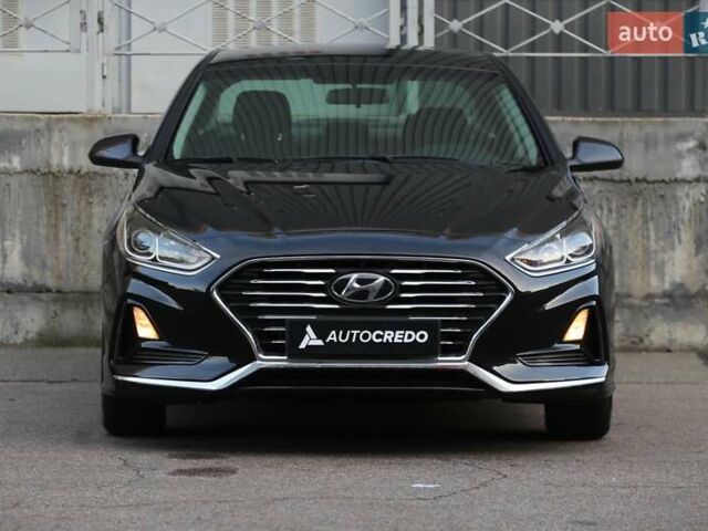 Чорний Хендай Соната, об'ємом двигуна 2.36 л та пробігом 77 тис. км за 13900 $, фото 1 на Automoto.ua