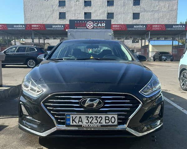 Чорний Хендай Соната, об'ємом двигуна 2.4 л та пробігом 77 тис. км за 13600 $, фото 1 на Automoto.ua